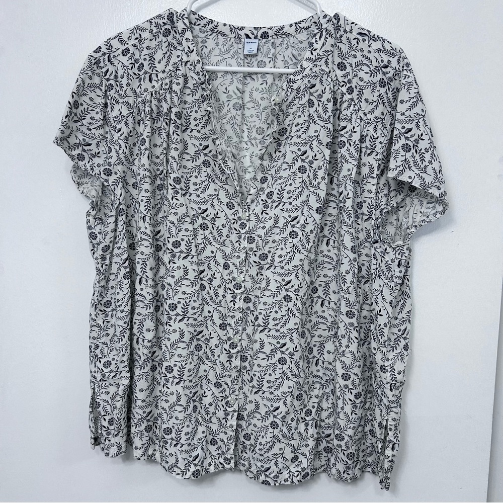 Old Navy White and Navy Floral Button Down Collarless Short Sleeve